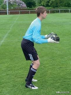 门将如何练非惯用手,门将如何正确处理传中及训练方法