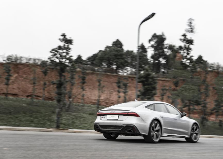 男人的梦想之车2018款奥迪rs7来了,全新一代奥迪rs7闪亮登场