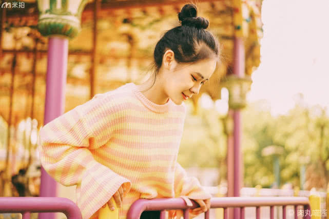 游乐园旋转木马氛围照片,游乐园拍出元气满满的写真照片