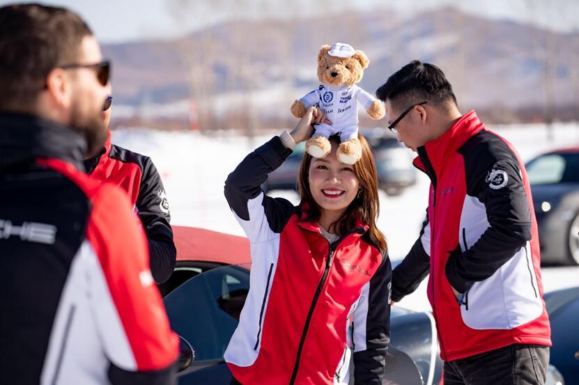 保时捷911turbos漂移,保时捷panamera雪地模式怎么开