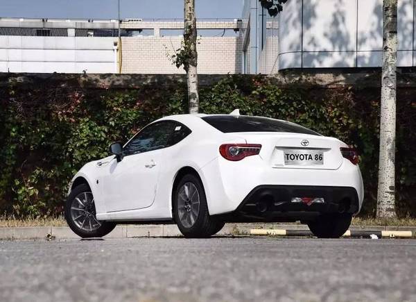 花十万就能买到一台跑车丰田86,丰田86跑车二手车