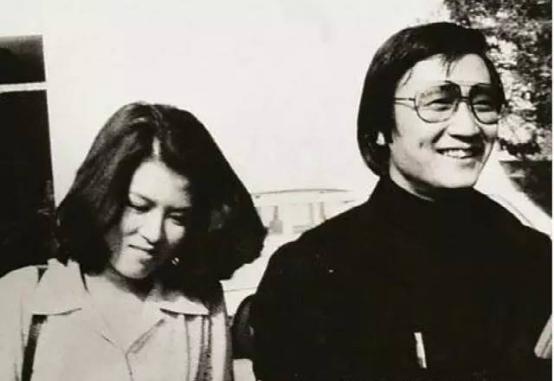 70岁老人找小20岁的女友,周润发年轻时的情史