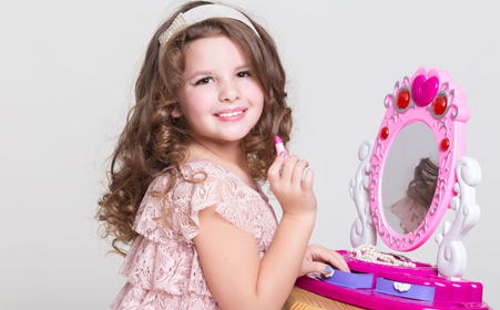 孩子偷偷抹口红怎么办,宝宝偷涂妈妈的口红怎么发朋友圈