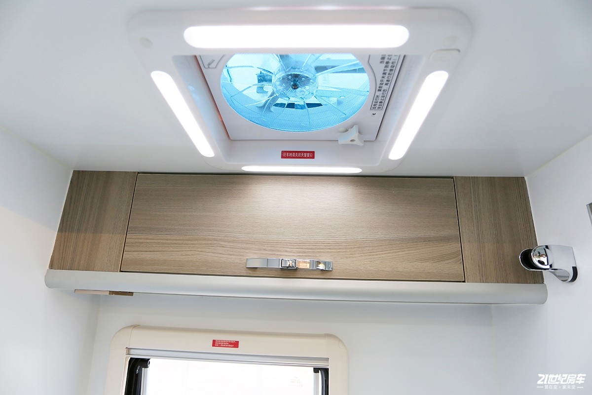 新飞轻卡h300房车价格是多少,新飞轻卡房车h300驾驶感受