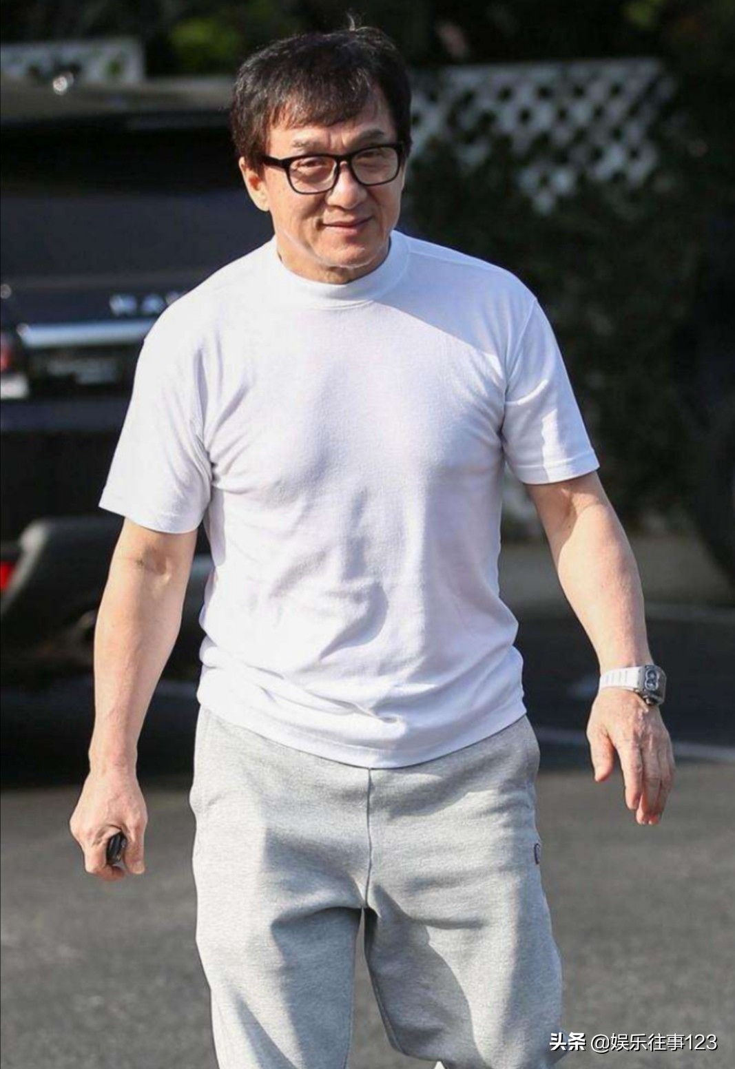 成龙在娱乐圈的地位和影响,成龙为什么在娱乐圈地位一直很高