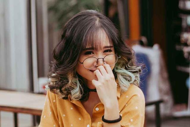 女人对你有好感但总是拒绝接触,女人这三个细节会让男人持续着迷