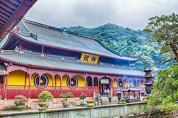 佛国天童寺之佛殿,宁波有名寺庙宁波七塔寺开放时间
