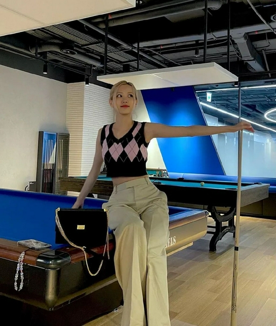 乔欣的迷你包包是什么品牌,乔欣最近有什么剧