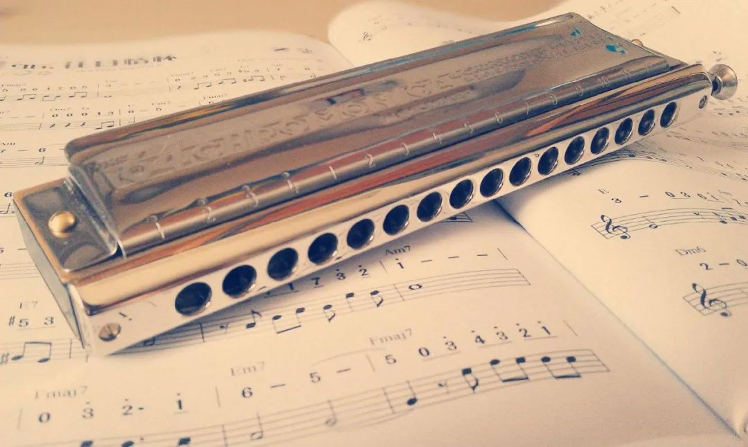 想学吹口琴零基础能学会吗,3分钟学会24孔口琴吹好