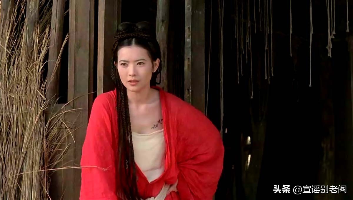 为什么《大话西游》的蜘蛛精一出场，要举着一支桃花？