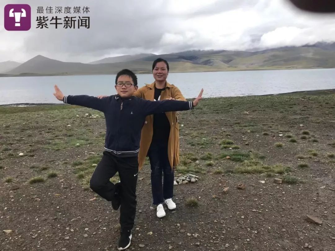 十岁才知道爸爸去世,11岁男孩方知父亲牺牲十年