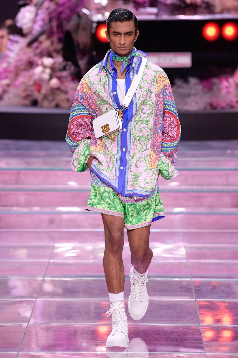 范思哲2018米兰春夏男装大秀,范思哲创意总监donatellaversace