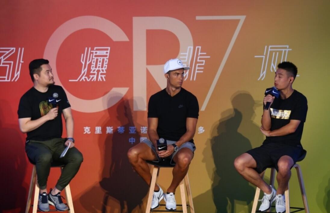 c罗给武磊发文祝福,球王c罗致我的英雄