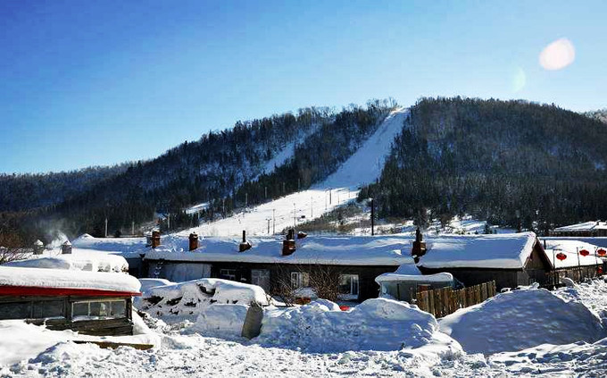 滑雪爱好者齐聚长白山玩转冰雪季,滑雪高手聚集地