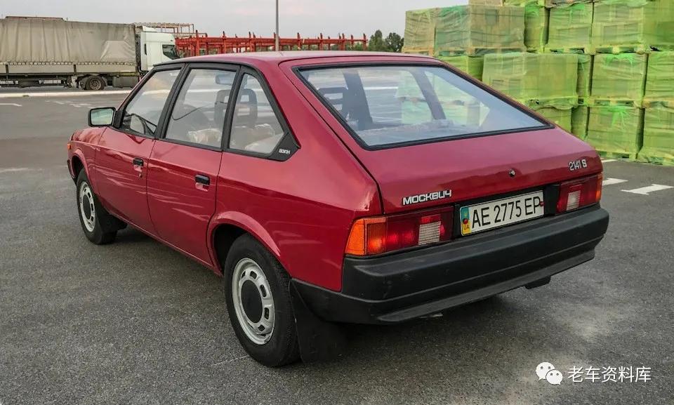 一辆几乎全新的樱桃红“东欧四大破”