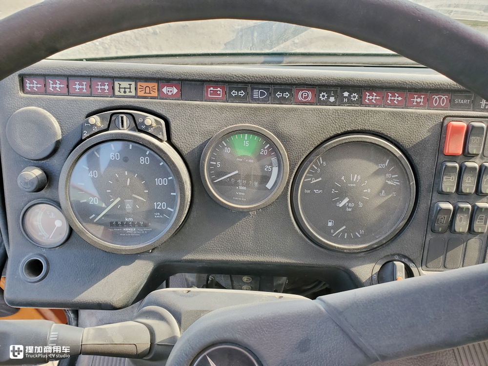 当年国家建设的主力军，排量达惊人的18升，实拍奔驰NG4850大件车