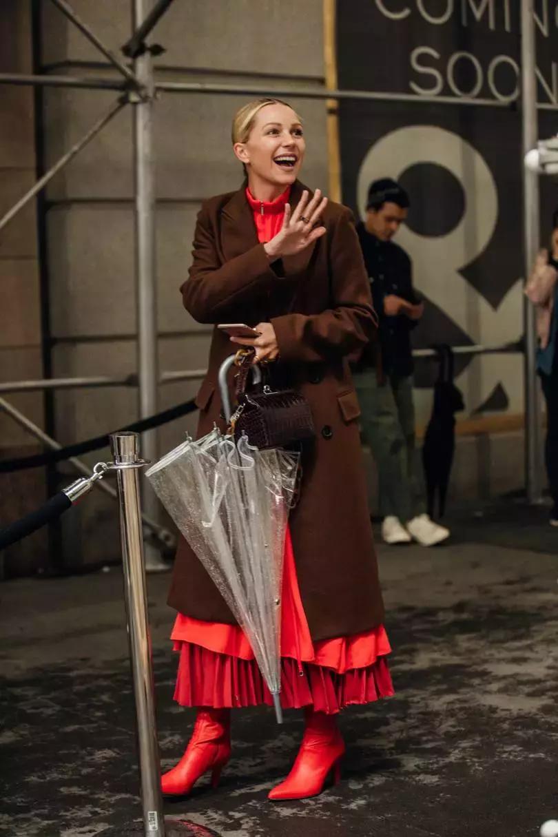 裙摆大衣怎么穿好看,大衣里面的裙子怎么穿