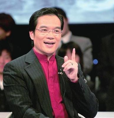 浙江穷木匠，改行卖温州皮鞋，巅峰时身价40亿，疫情月亏一个亿