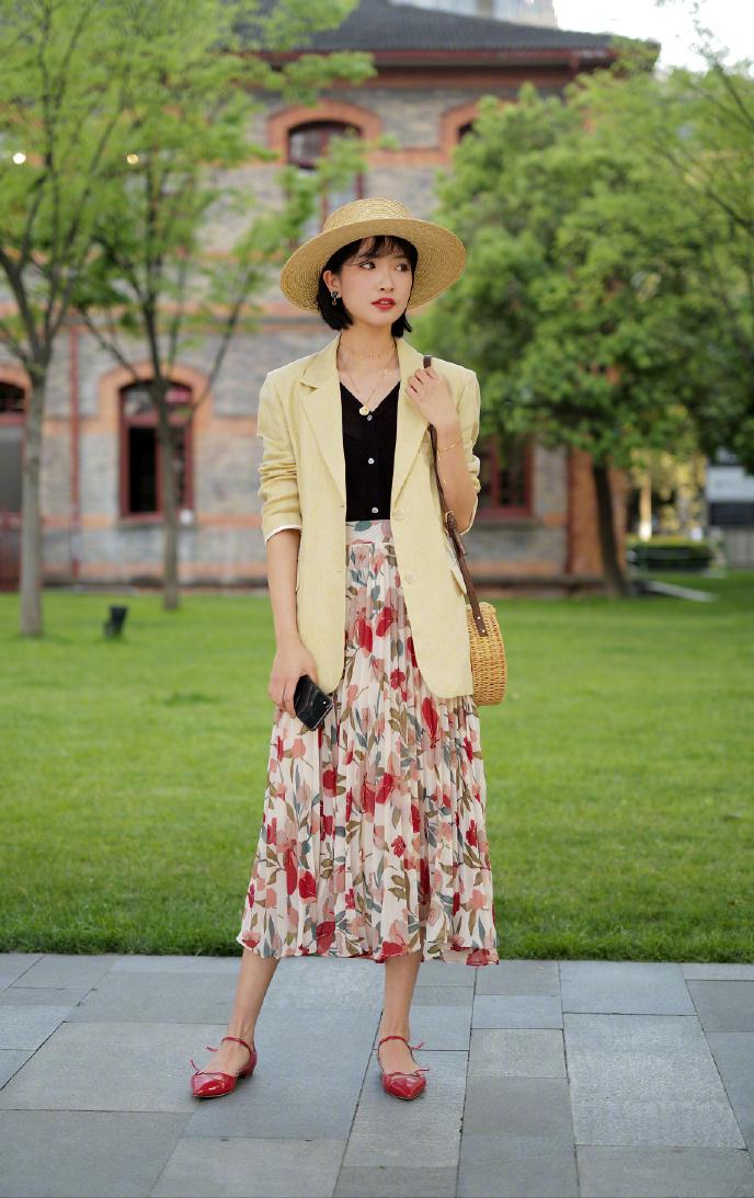 小个子高端气质裙子配平底鞋,裙子不一定要配高跟鞋