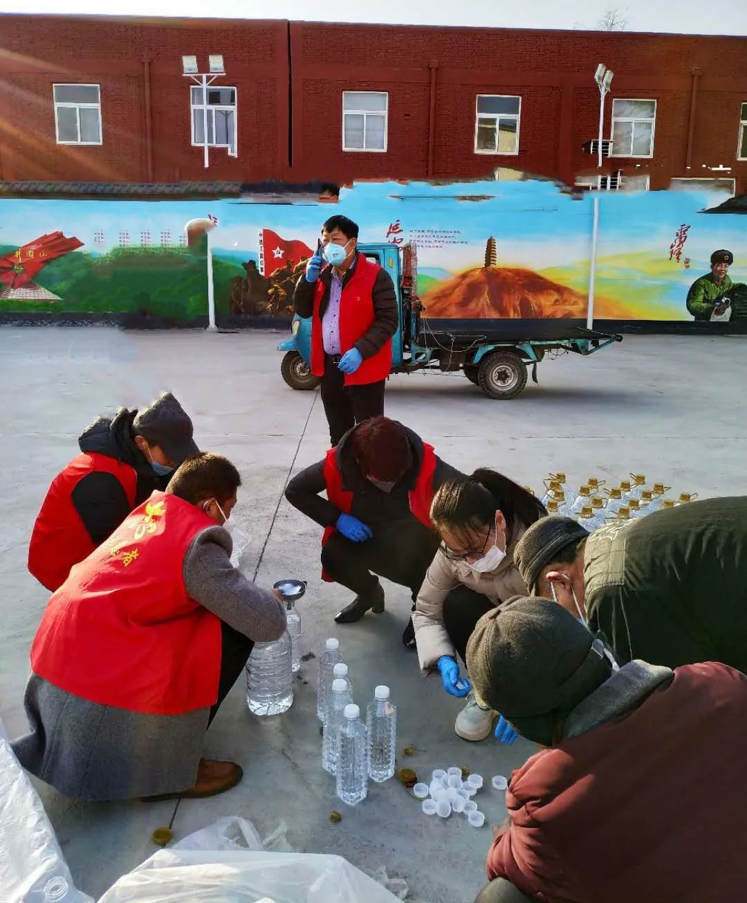 河南济源：推着小车来送货——纸方*党**支部书记靳李中义务“代购员”小记