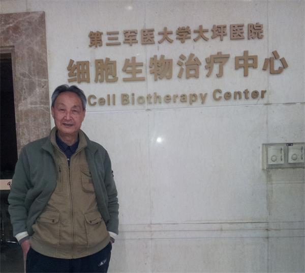 冯永奎教授荣获“四川省卫生健康从业50年荣誉”奖章