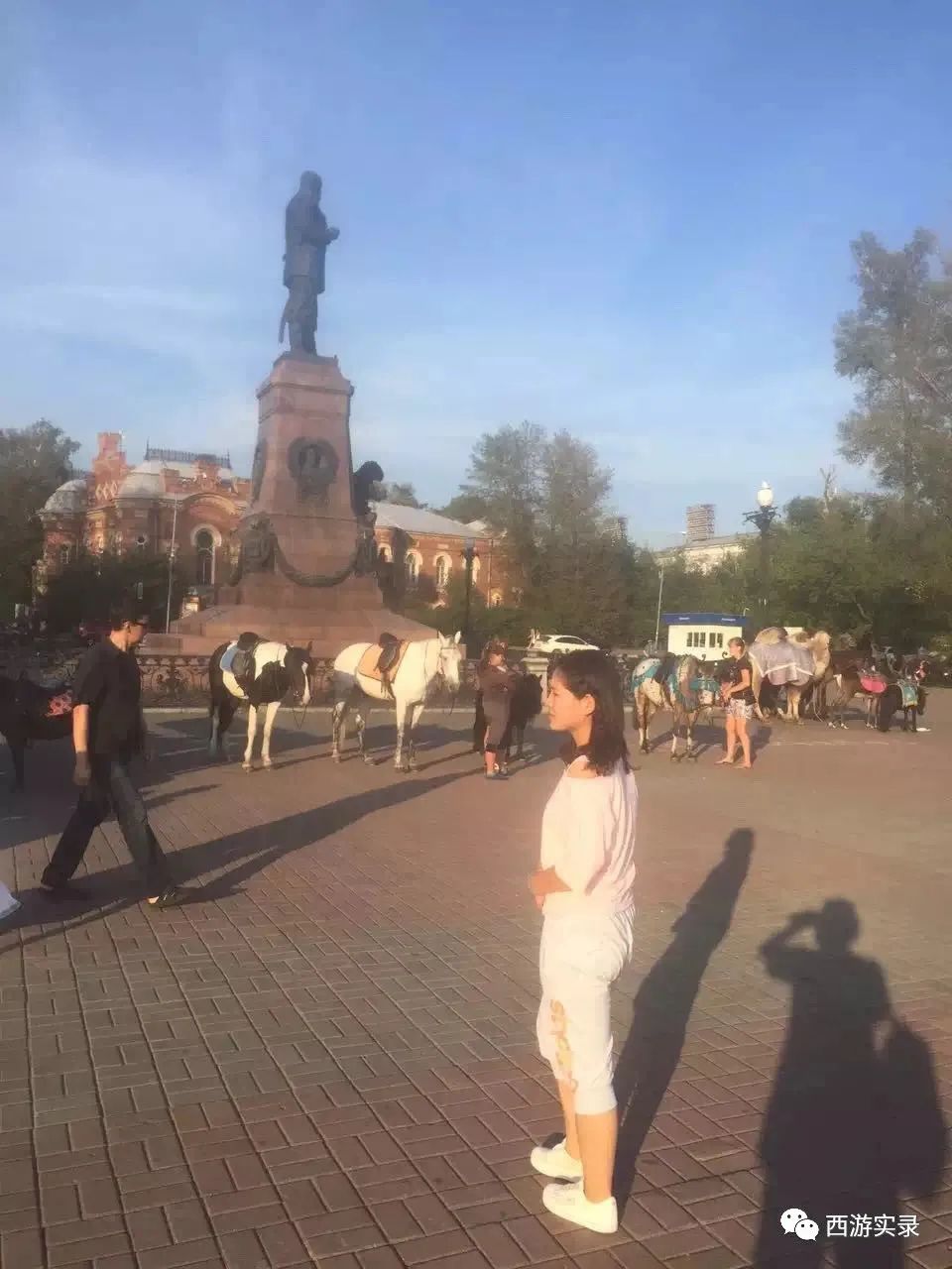 她让俄罗斯人搭车,还管饭,发现车上电脑不见,上海开车进俄罗斯