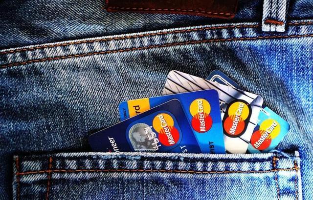 余额宝的货币基金为什么那么稳定,余额宝存1万一直显示收益在路上