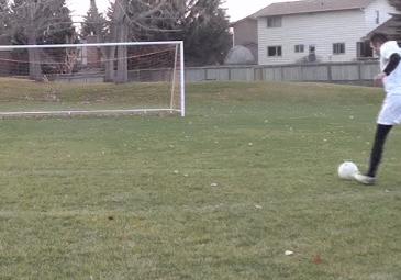 侧凌空射门的正确方法,凌空射门教学