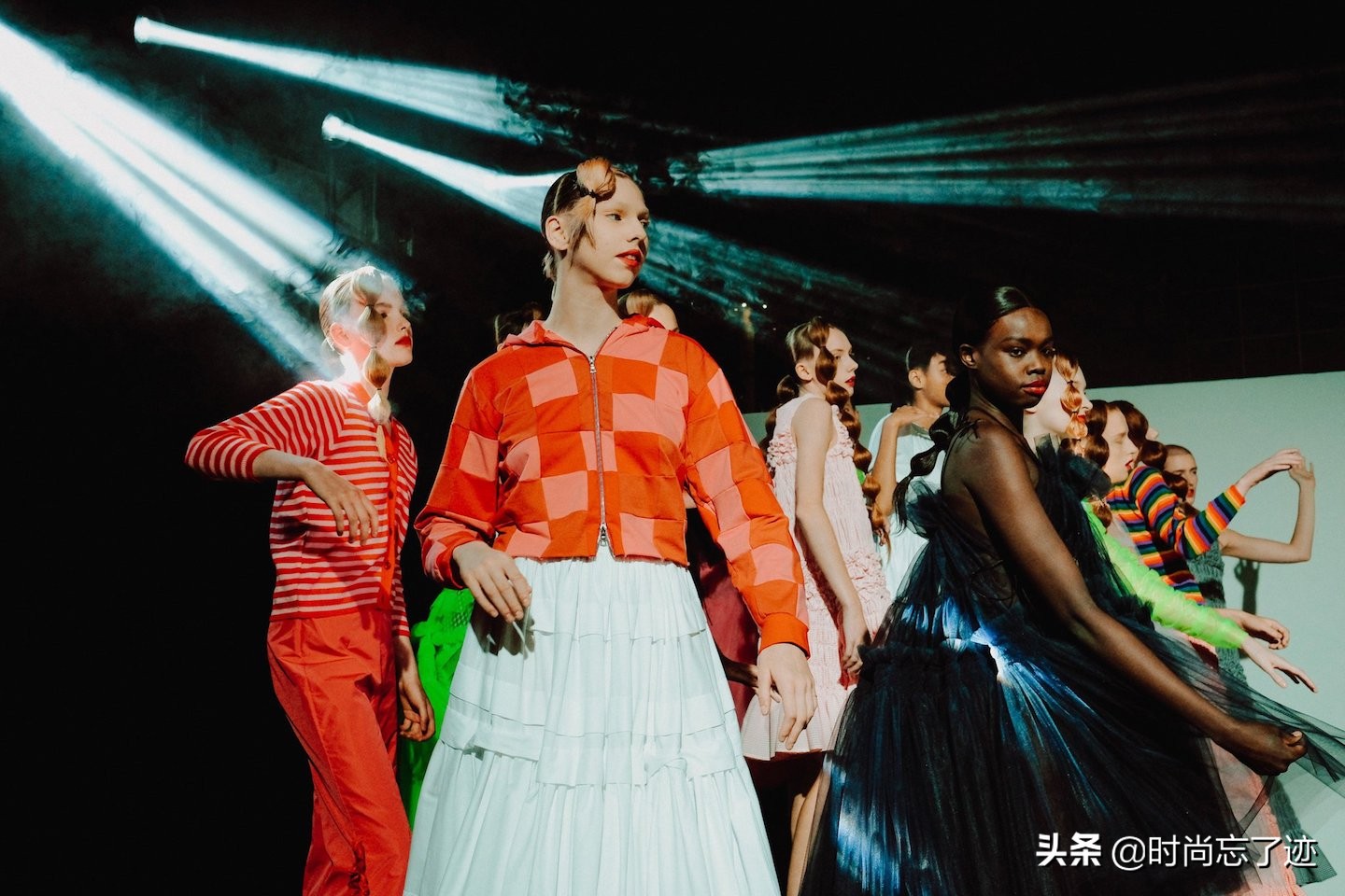 包含魅力的音乐,时尚轻松的音乐