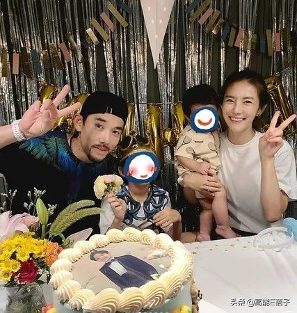 穿着婆婆裤子躺在公公腿上，《放羊的星星》女主刘荷娜被嘲了