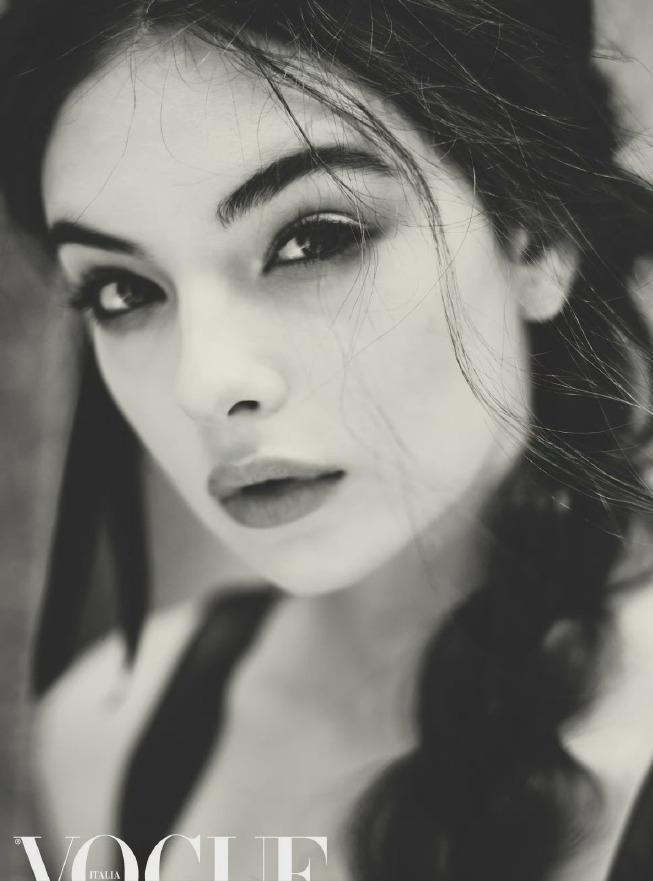 意大利女神莫妮卡·贝鲁奇，17岁女儿长得真漂亮，继承妈妈的美貌