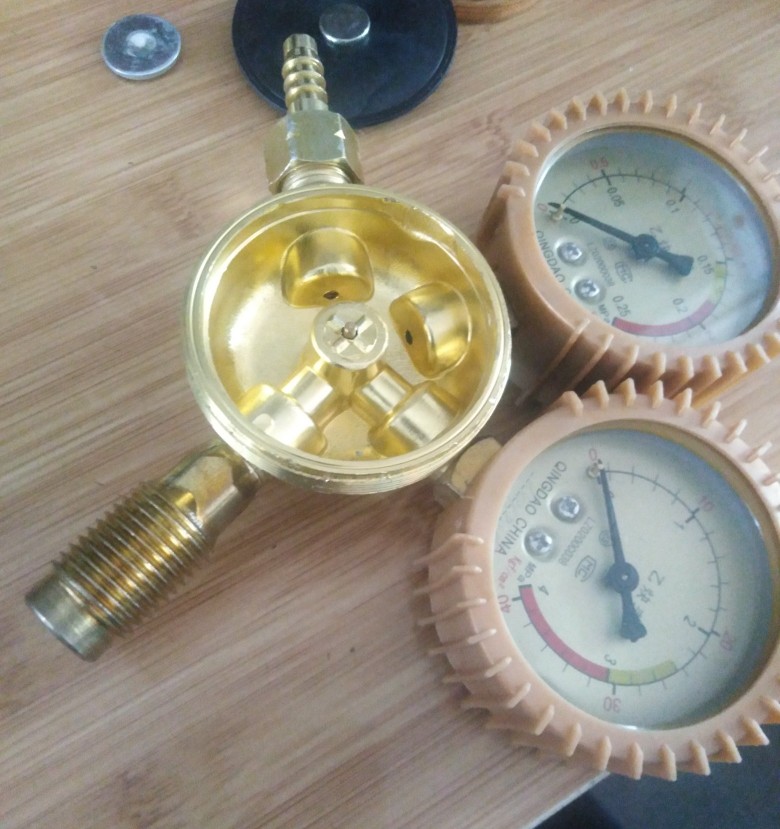 乙炔表各个部位名称,乙炔减压表结构说明