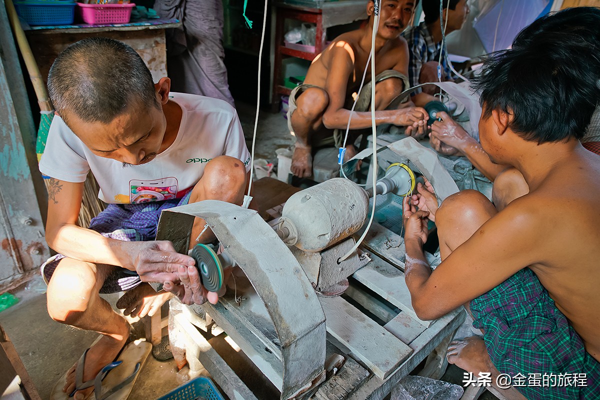 缅甸翡翠地摊市场收货直播,带大家看缅甸翡翠直播现场