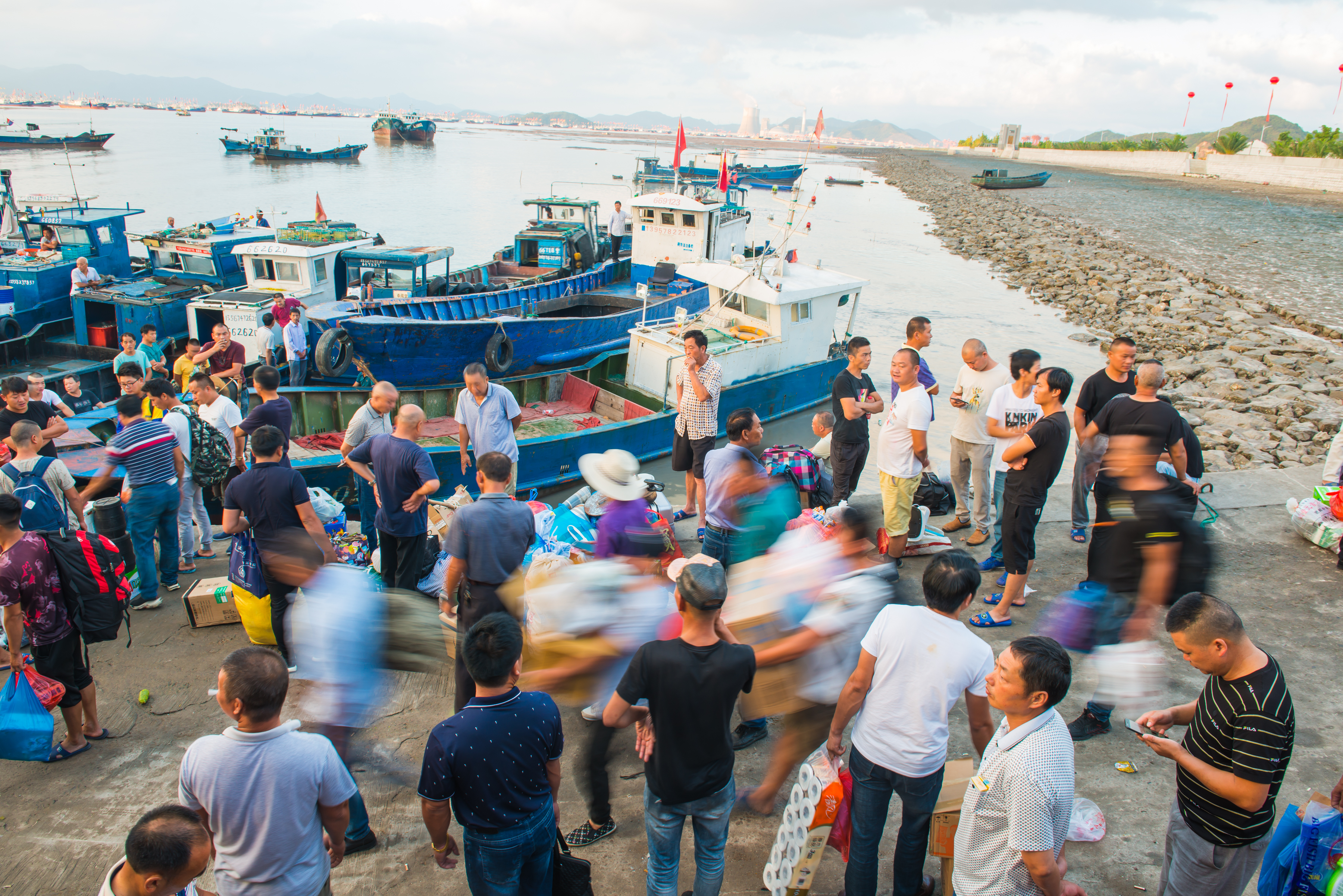 中国第一渔村渔船,中国第一大渔港开海画面