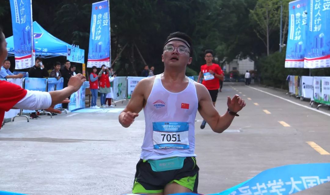 奔跑吧,少年|2019中国大学生马拉松联赛宁波大学站激情开跑