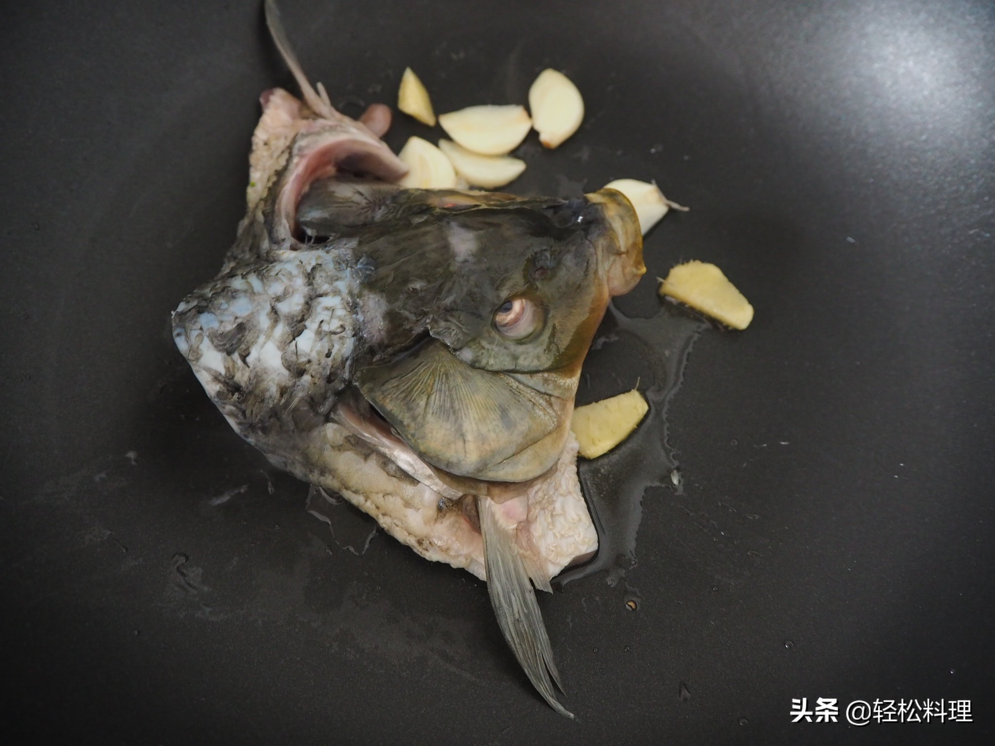 炖鲢鱼大鱼头怎么做出来的汤不腥,鱼头怎么做好吃不上火微辣