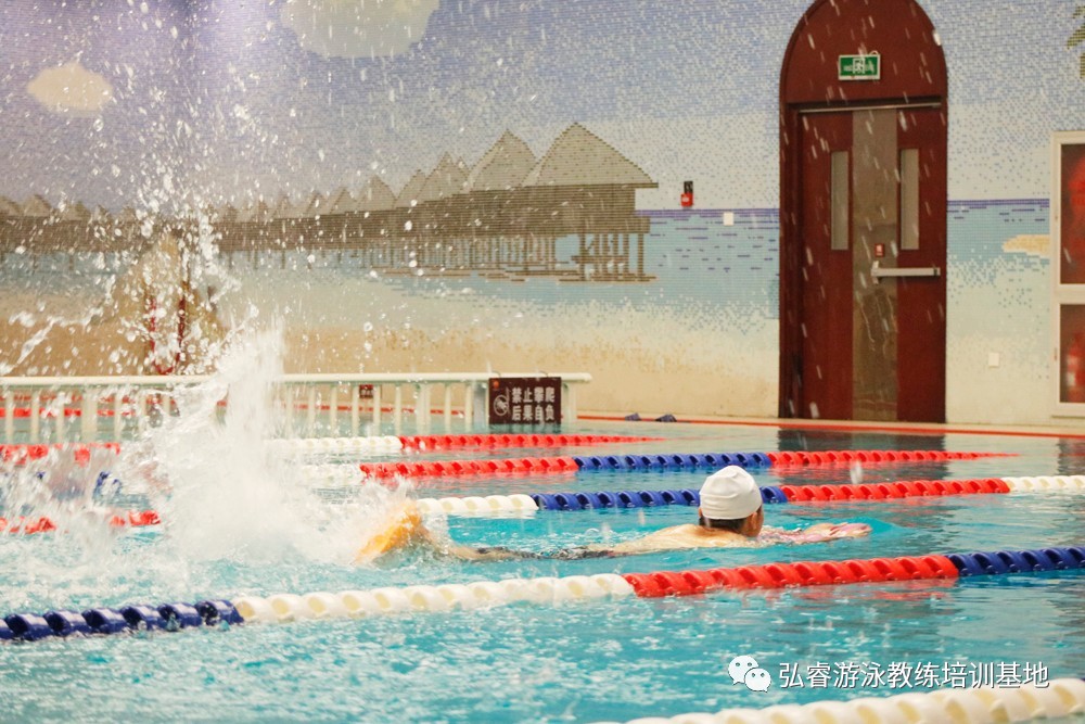 怕耳朵进水怎么学习游泳,怎么克服游泳时耳朵进水的恐惧