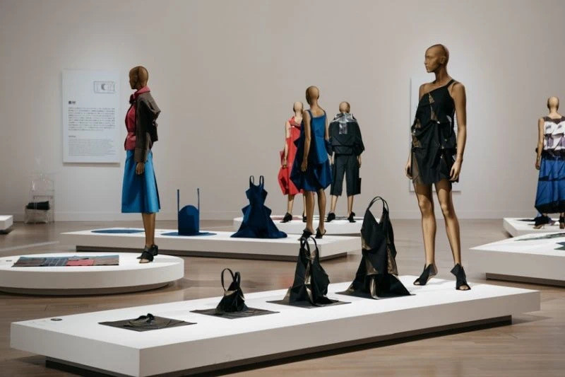 三宅一生褶皱外搭,三宅一生的褶皱艺术