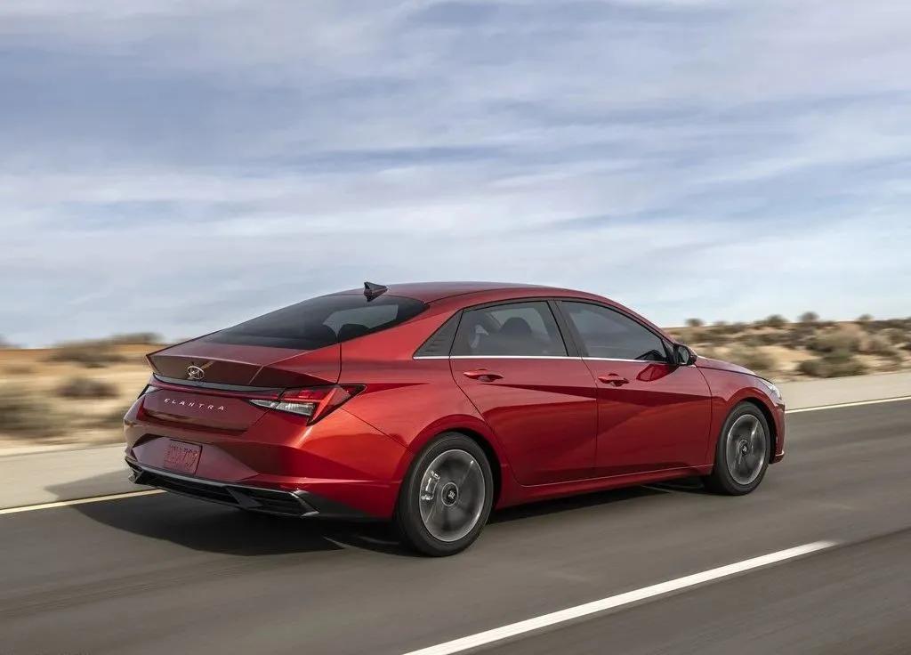 新款伊兰特没有老款的好看,老款捷达和老款伊兰特哪个油耗低