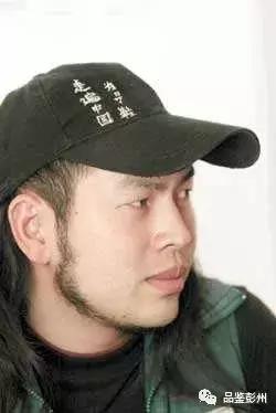 走遍中国的“寻鞋哥”来了！这回居然换上“军乐造”