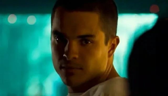 三部必看的篮球电影,一定要看的十部足球影片