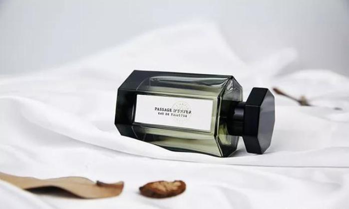 有些香水闻过一次就终生难忘,让人闻起来很舒服的香水有哪些