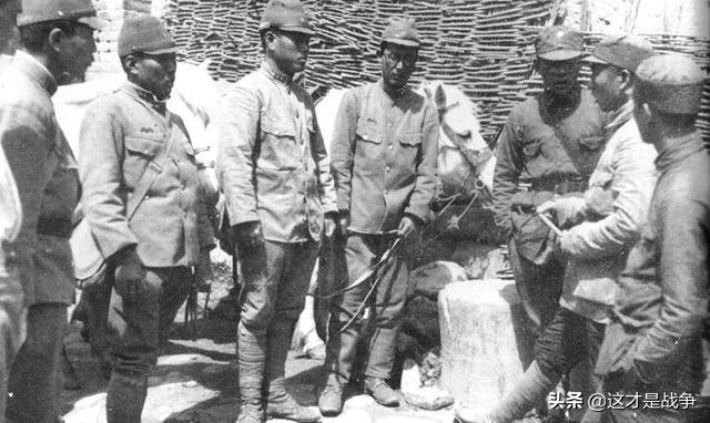 八路军救川军全部牺牲,抗战时期被警卫员杀死的将军