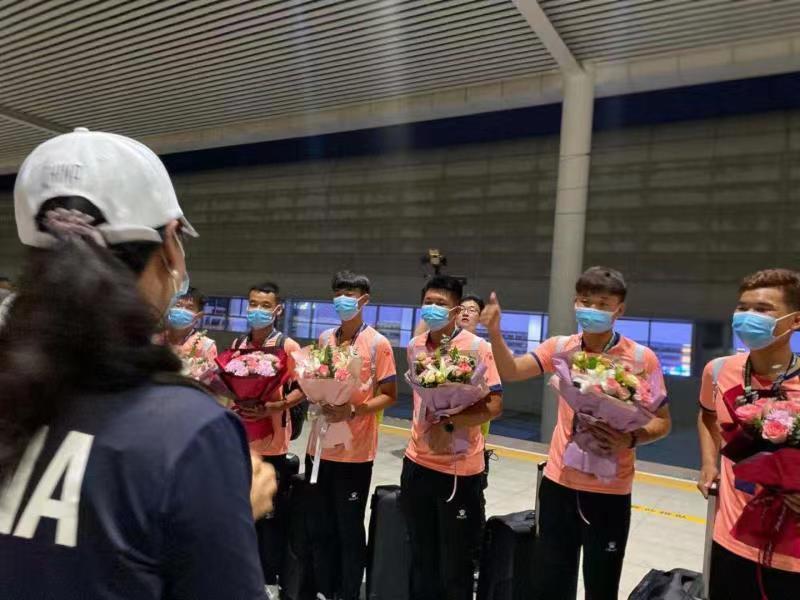 河北保定：市聋人足球队载誉归来