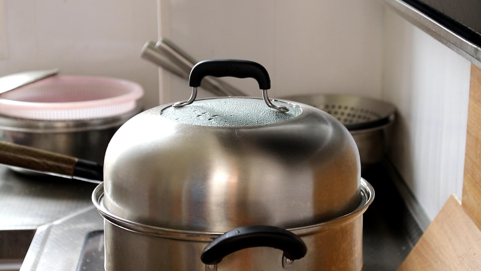 蒸馒头和面用凉水还是温水,蒸馒头和面用热水还是冷水