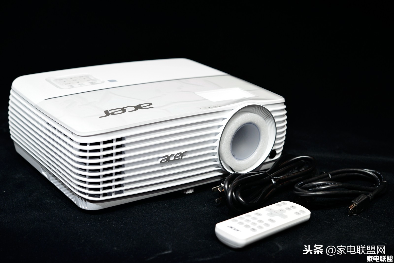 小身材却有大能量-AcerV6810轻松演绎180吋清晰4K画面