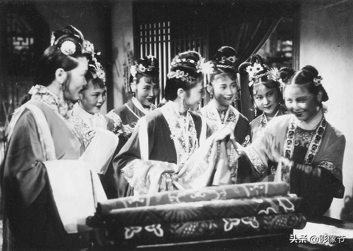 黄梅戏天仙配严凤英1962年的录音,黄梅戏天仙配的故事发生在哪里