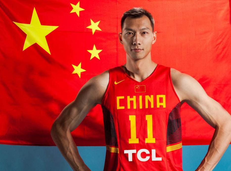 易建联孤胆英雄面对采访,易建联一位悲壮的孤胆英雄