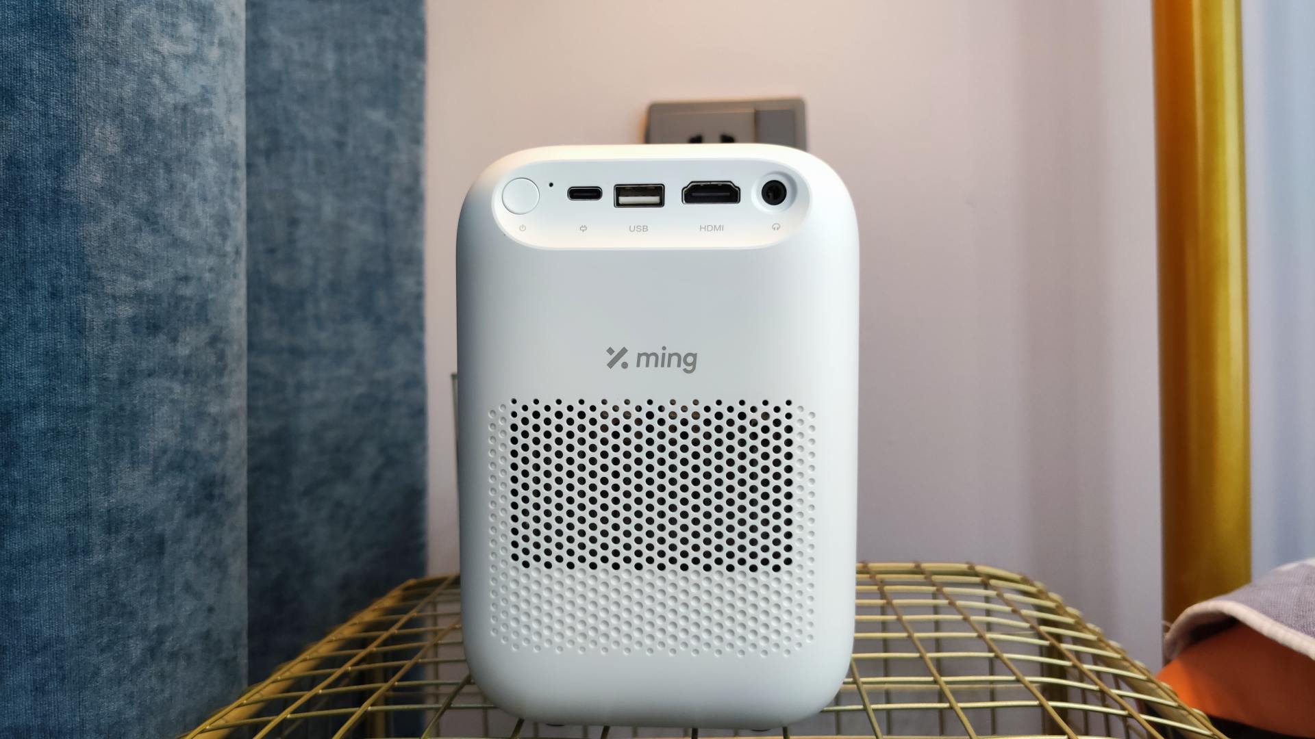 小明q1特别版智能投影仪,小明q1pro投影仪和极米newz6比较