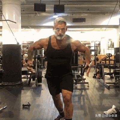 新手健身喝什么样的增肌粉好,蛋白粉用什么冲才会增肌